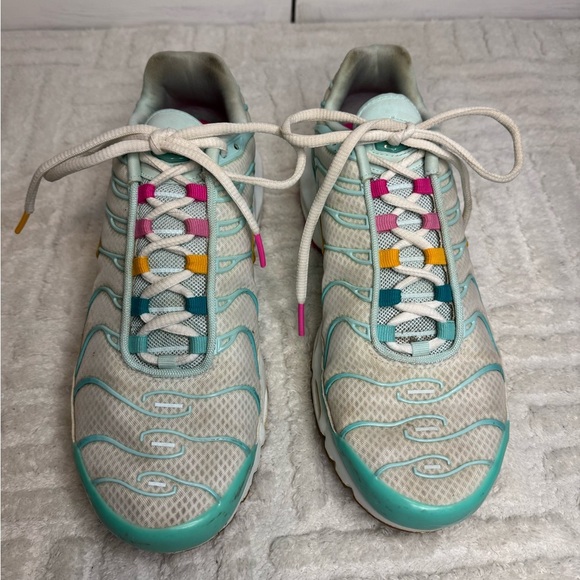 Nike Women’s Air Max Plus in Teal Twist - Picture 2 of 8